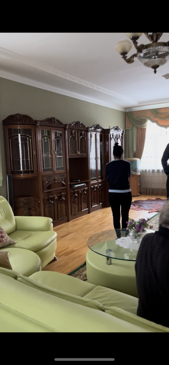 Большой холл на первом этаже 