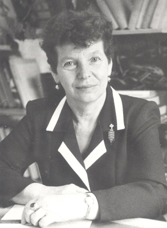 Людмила Николаевна Колобова в годы работы в школе № 11