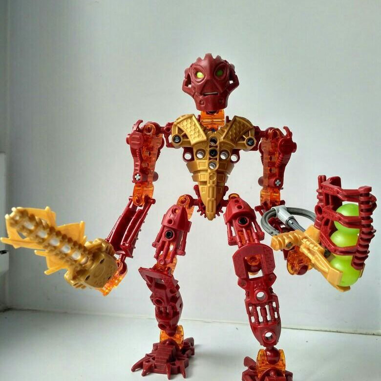 Ну и мой первый бионикл (фотография не моя)