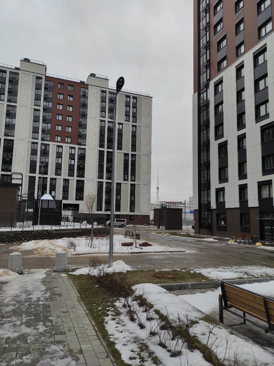 вид на телебашню из двора жилого комплекса Терра, застройщик РСТИ