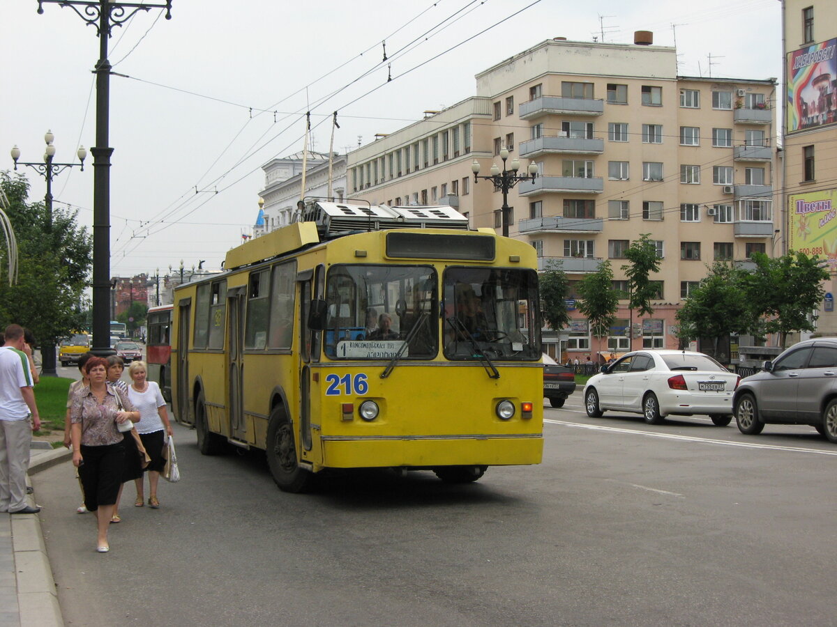 С виду этот троллейбус - будто бы ЗиУ, но на самом деле - это БТЗ-5276, произведённый на Башкирском троллейбусном заводе (ныне не действующем). От обычного ЗиУ его отличают планетарные двери и электрооборудование на крыше.