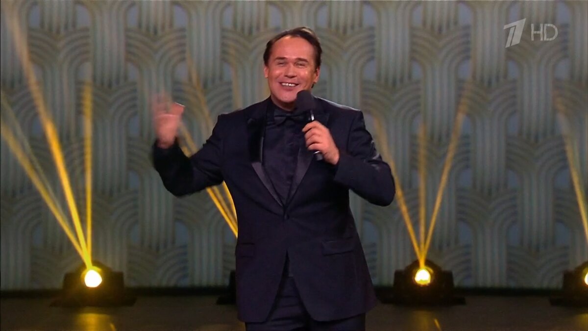 Максим похорошел.