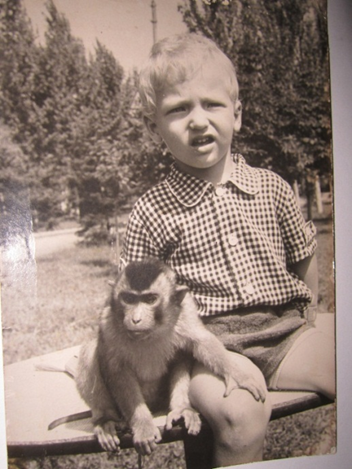 Тот, который справа Максимка