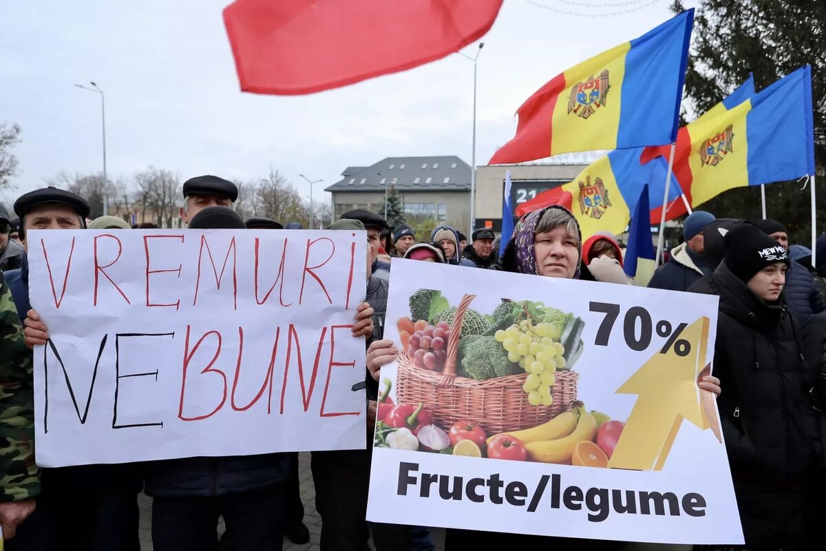 Почему митинги запрещены. Протесты в Молдове. Митинга про пенсии. Фото протесты в Молдове. Причины митингов.