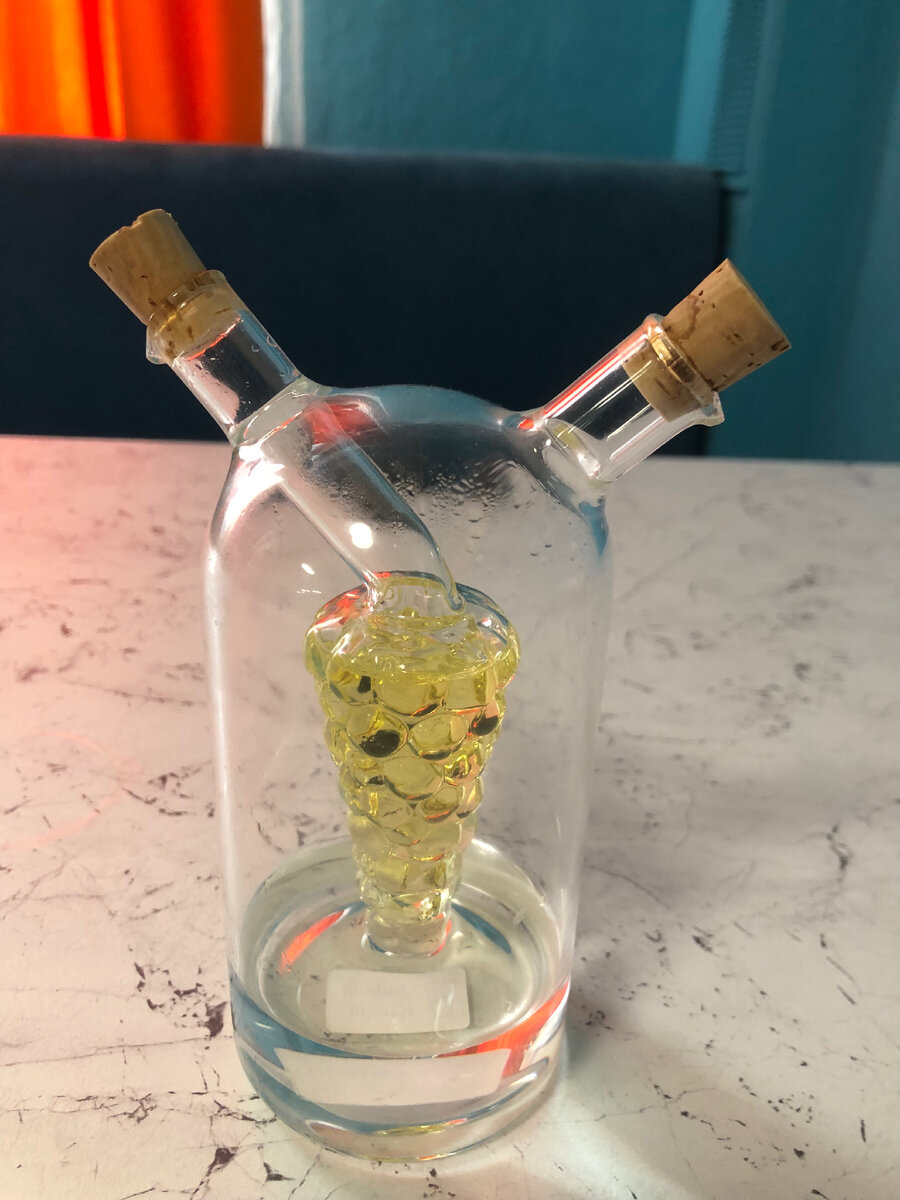 Необычная подача масла в кафе