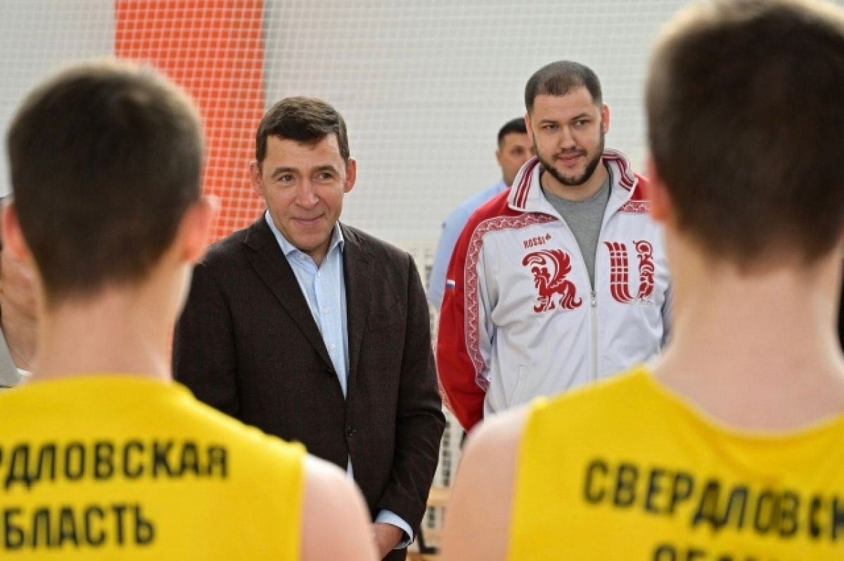    Евгений Куйвашев оценил новый ФОК с бассейном в поселке Пионерский