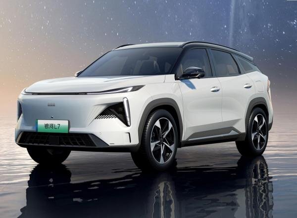     Geely Galaxy L7. Фото Geely