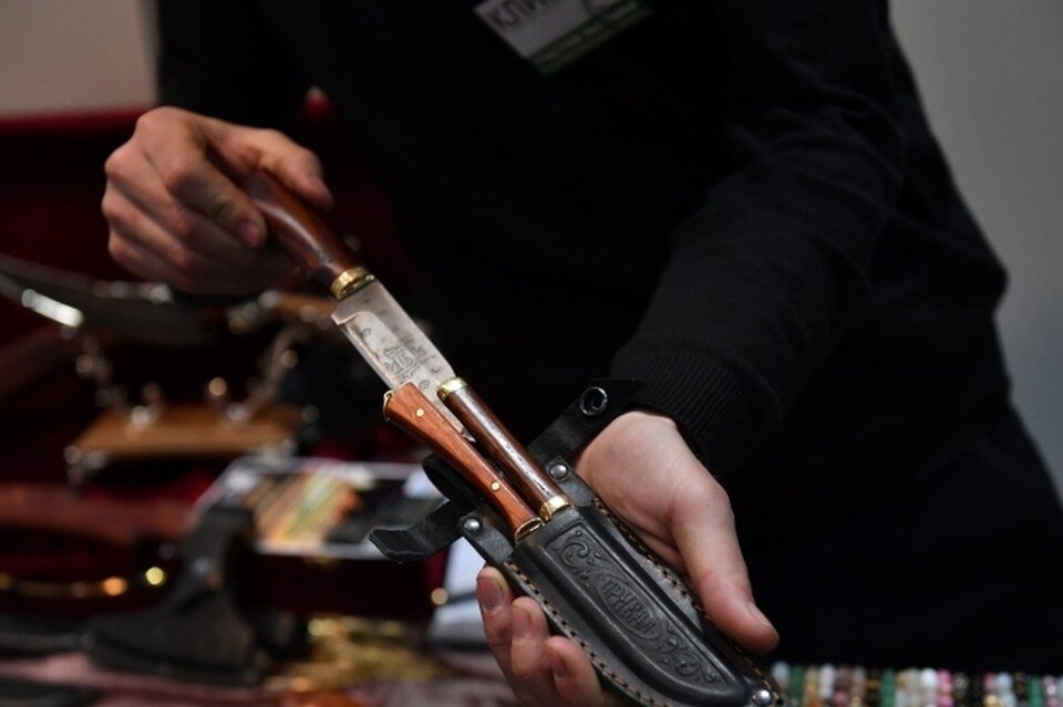     Полицейские проводят проверку инцидента. Иван МАКЕЕВ