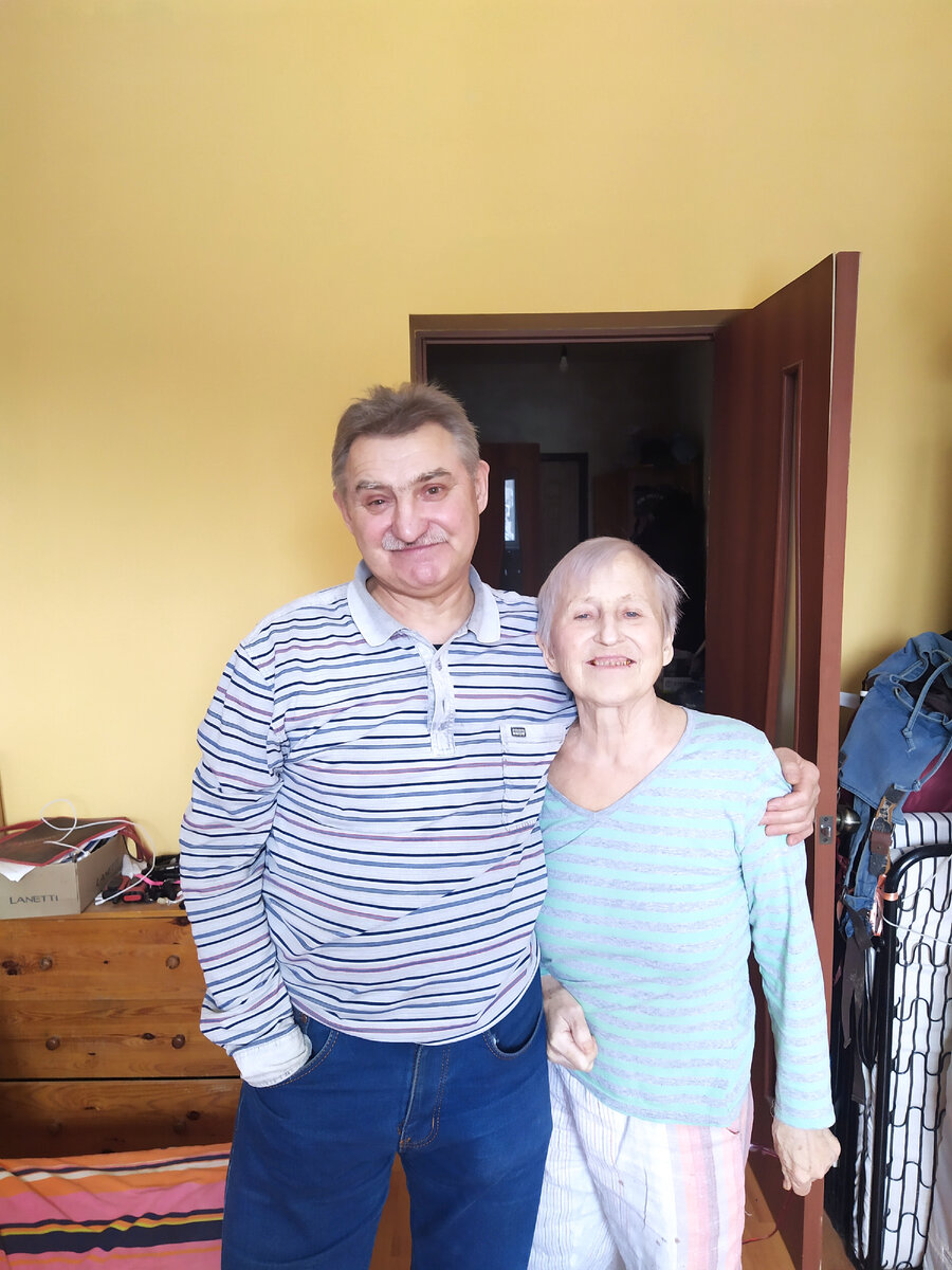 На фото вверху я после 6 химий и 3 месяцев ремиссии. Ниже я после первой химии,  и восстановления после кавида с Юрием Михайловичем.
