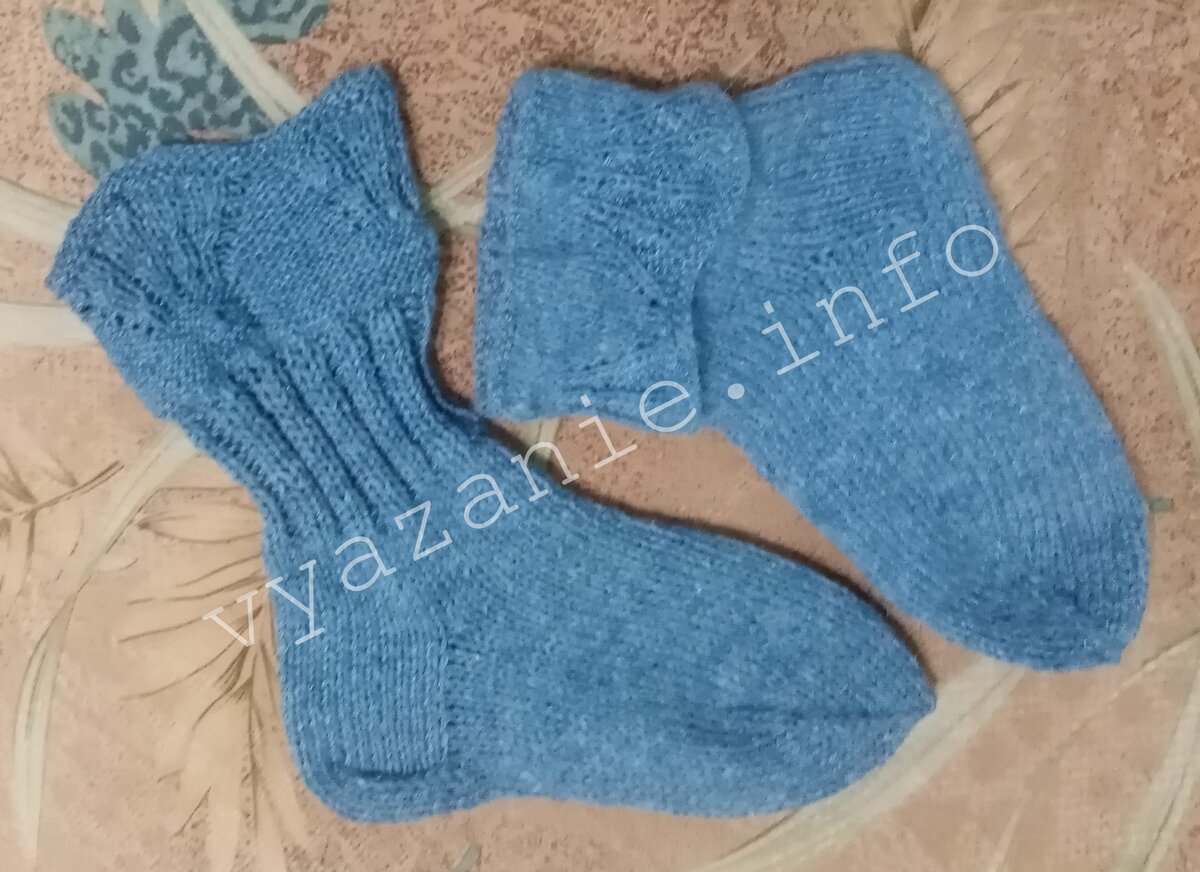 Носки с узором "золотые рыбки".