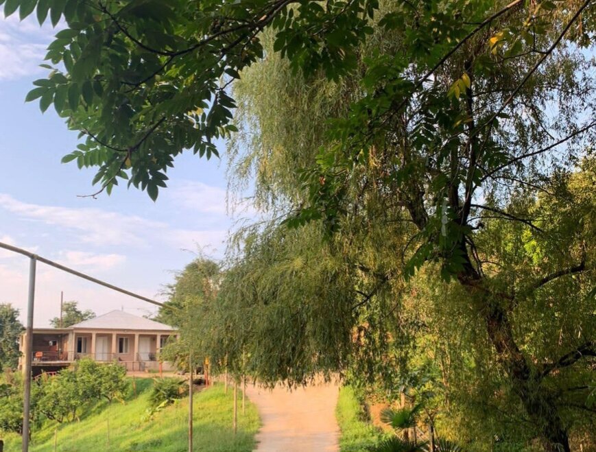 Двухэтажный дом в тёплой стране. Взяла с сайта для туристических целей