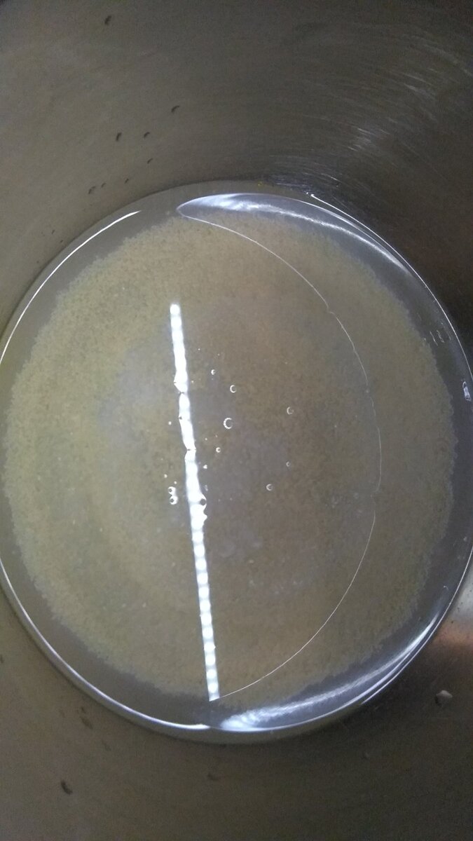 Вода, дрожжи, сахар, соль.