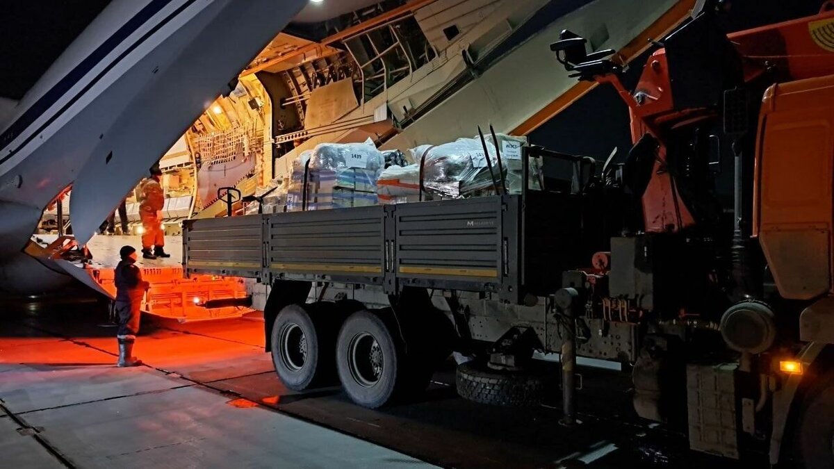     Представители правительства Иркутской области вылетели в ДНР, чтобы «на месте наладить взаимодействие с полком», который там базируется.