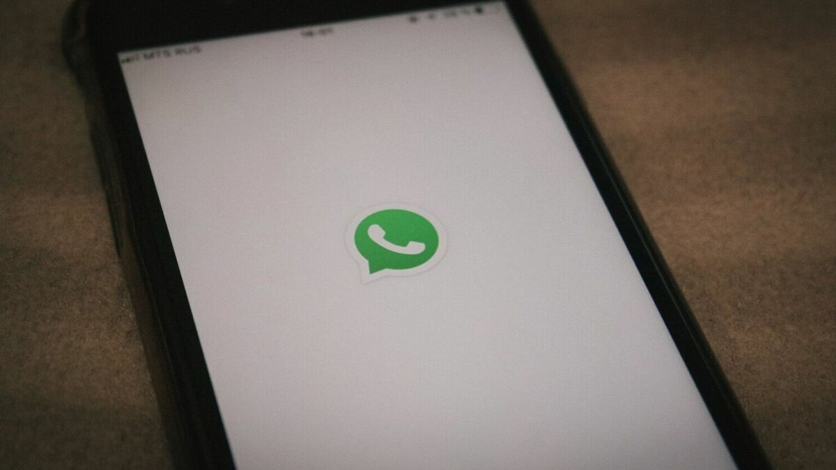     В сети обсуждается возможная блокировка WhatsApp с 1 марта. Якобы это коснется жителей России и бывшего СНГ. В пресс-службе Роскачества ответили, кому грозят такие меры.