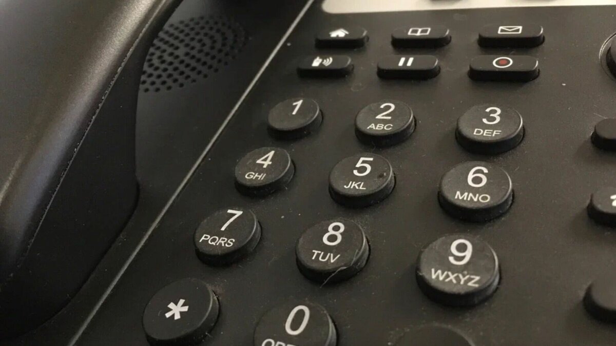     В Казани двух пожилых женщин пытались лишить почти 2 миллионов рублей. Однако они не повелись на уловки мошенников. Об этом сообщила пресс-служба управления МВД России по столице Татарстана.