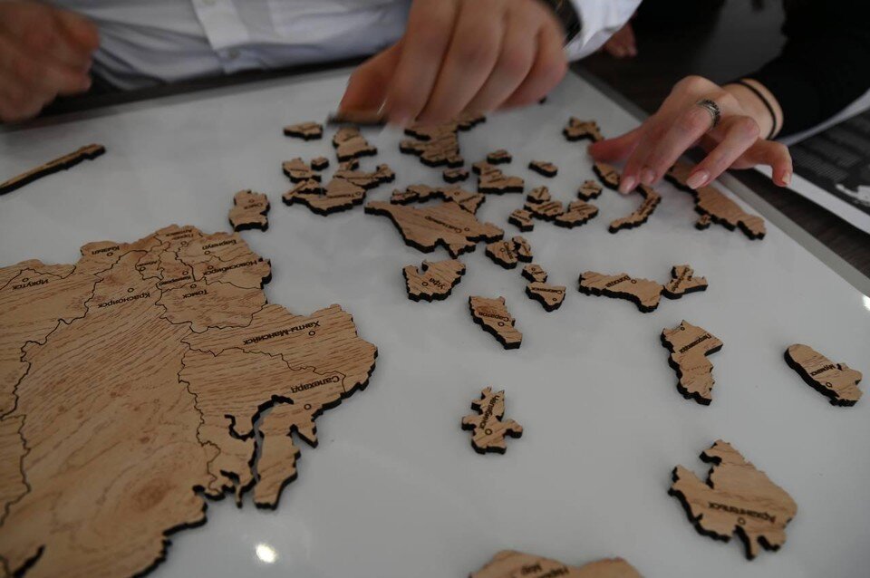     В Новороссийске чиновники будут собирать пазлы. Фото: пресс-службы администрации Новороссийска.