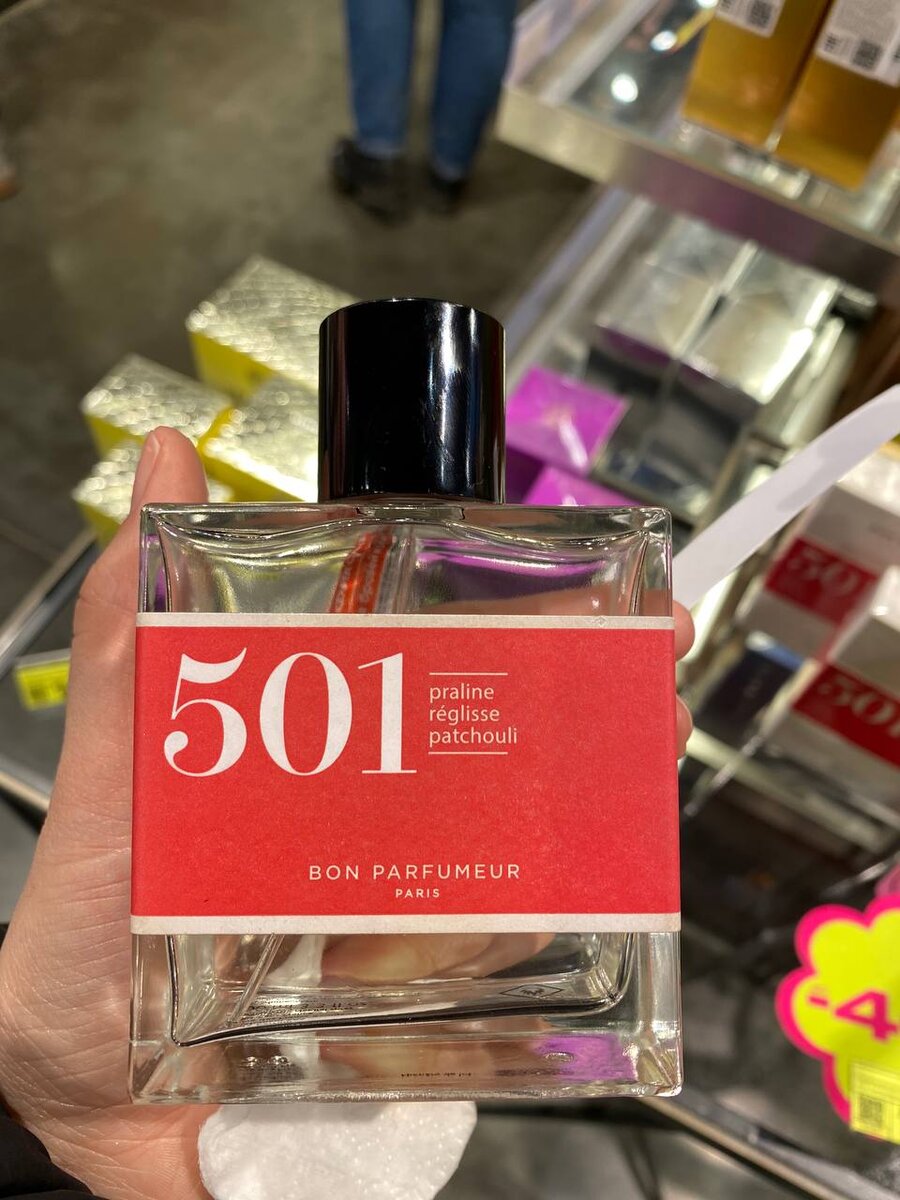 Цена в парфюмерном магазине "Золотое яблоко" в Москве составляет около 2500 рублей на данный момент