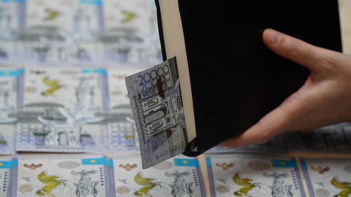    Деньги в блокноте:NUR.KZ/Владимир Третьяков