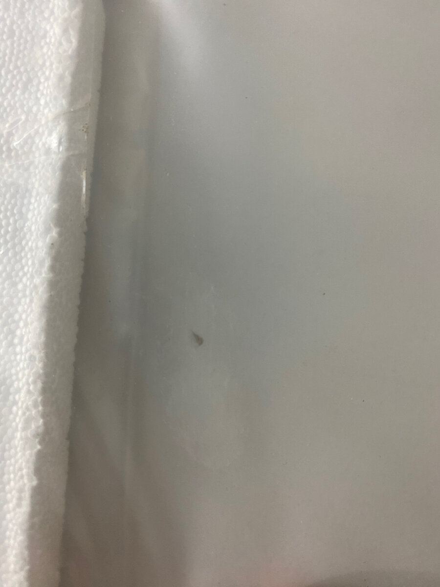 Некоторые повреждения были даже под пленкой, которая была не порвана. 