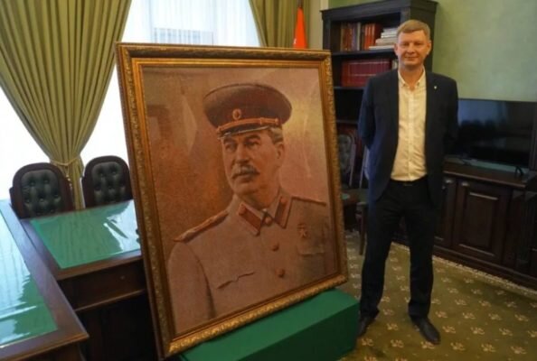    Портрет Сталина из бисера (фото "Российская газета")