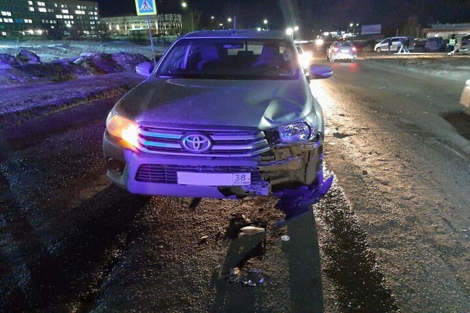     В Братске водитель Toyota Hilux сбил двух пешеходов  ГУ МВД по Иркутской области