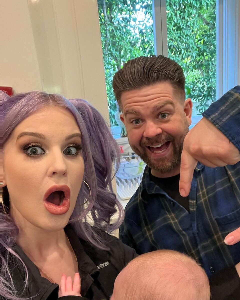    Келли с братом Джеком и сыном Сиднеем Фото: Инстаграм (запрещен в РФ) @kellyosbourne