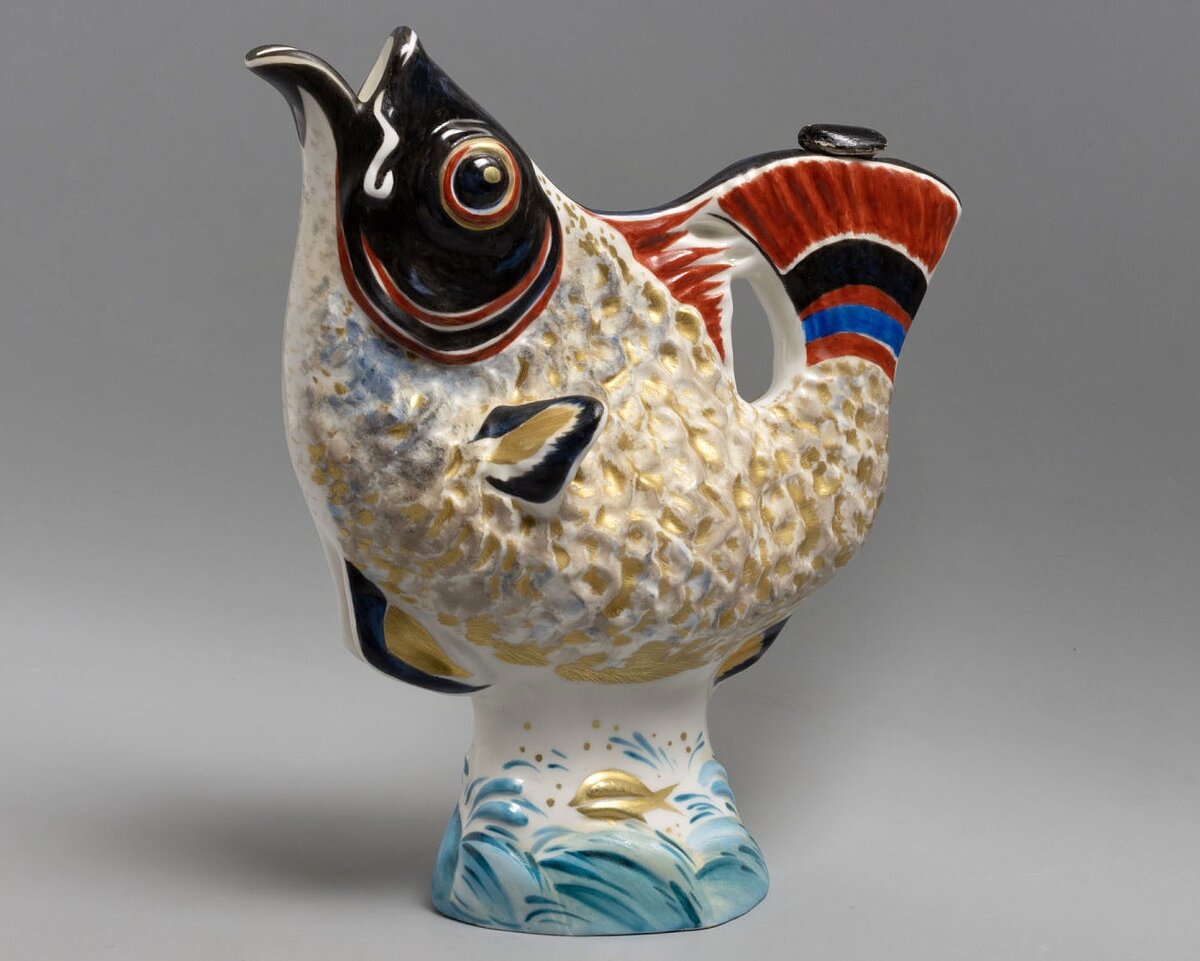 Графин "Рыба" - автор модели Щекатихина-Потоцкая А.В., ЛФЗ 1940-е гг. Ввысота 23,5 см., основание 18,5х7,5 см. Клеймо на донышке. Общие незначительные царапины и потертости. Незначительные скольчики на донышке. Продан за 36 тысяч рублей. https://ru.bidspirit.com