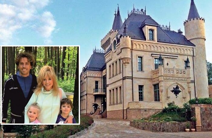 Замок звездного семейства в деревне Грязь.