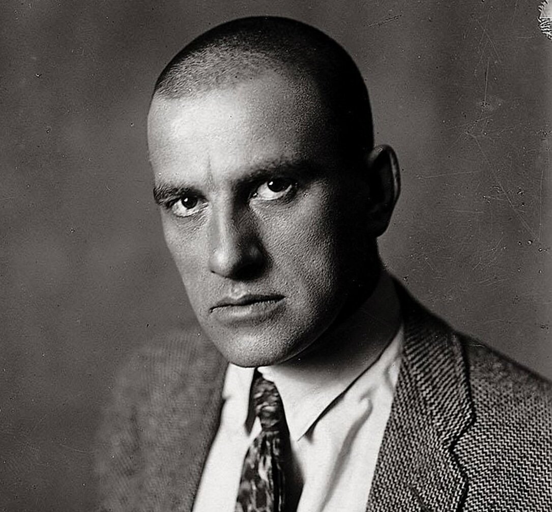 Студийная фотография В.В. Маяковского 1920-е