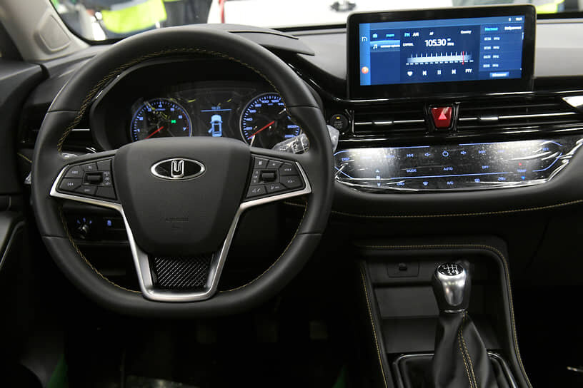 Просто оригинальный значек jac  js4 в овале, вот и решили видимо не заморачиваться