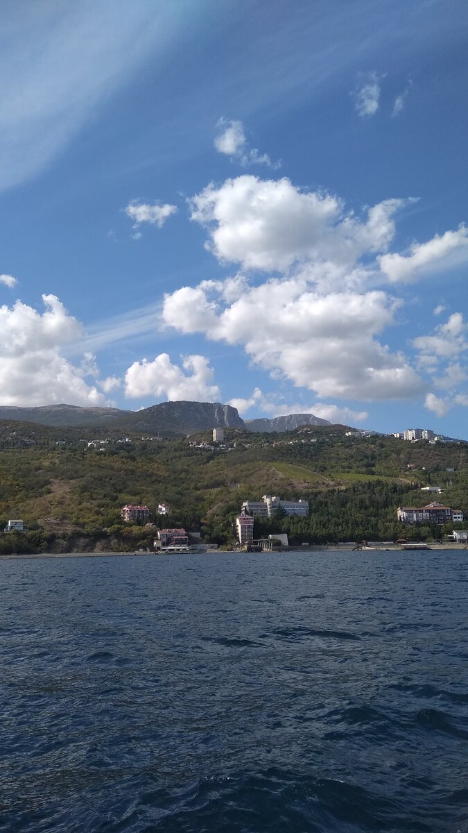 Вид на наш "Ай-Тодор" и Малый Маяк (наверху) с моря
