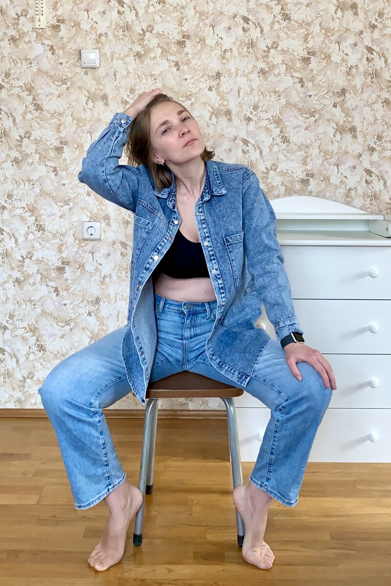 Сама себе сделала подарок к 8 Марта — джинсовую рубашку. И в офис, и на прогулку с сыном!