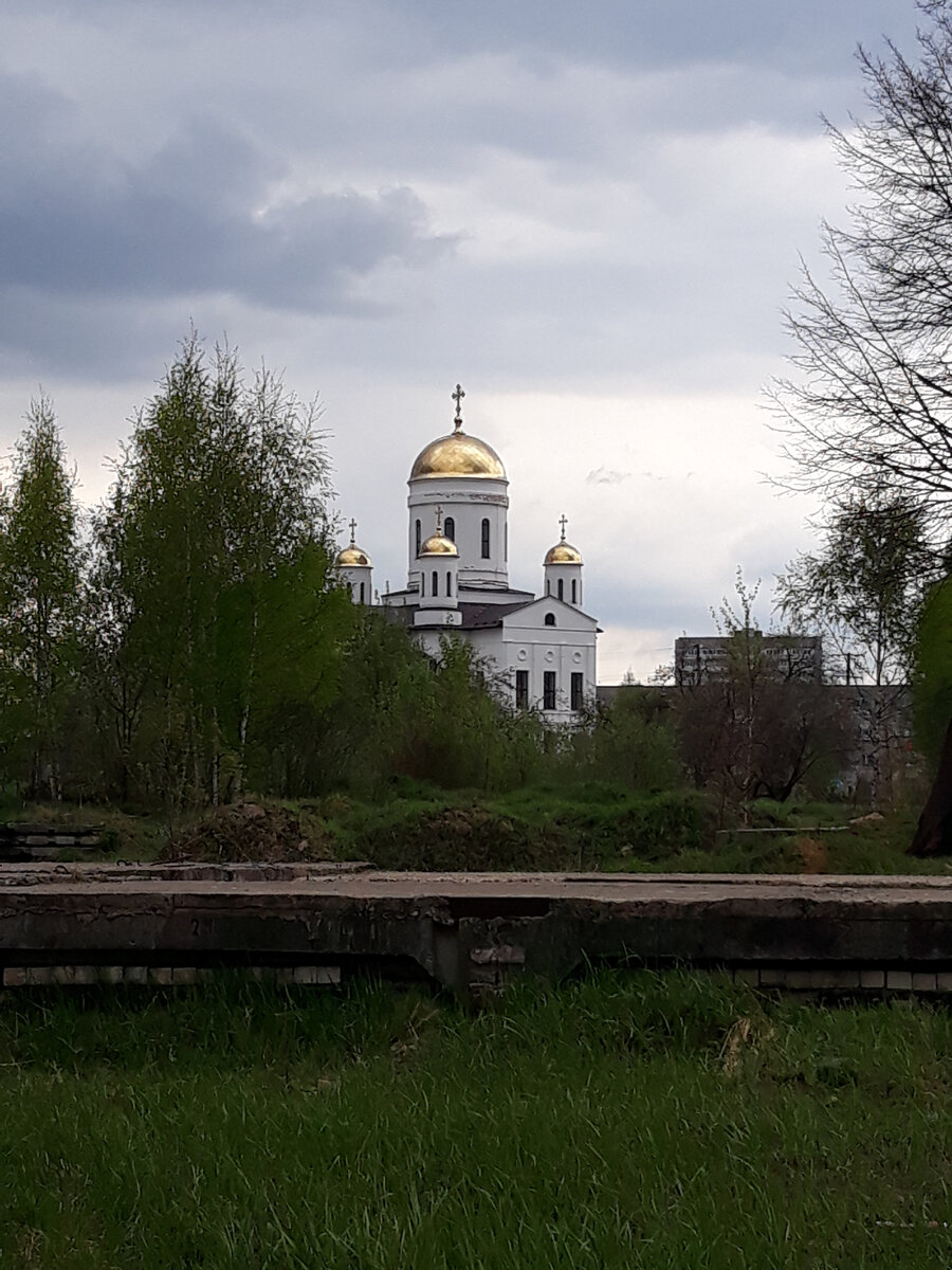 Фото мое. Этот храм находится недалеко от нашего дома. Фото было сделано летом)))