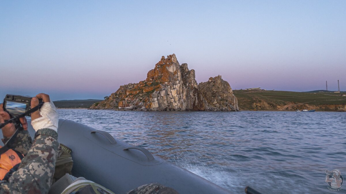 Путешествуем по Байкалу вокруг Ольхона на моторной лодке. Стоит ли авантюра усилий, что смотреть и "какие подводные"?