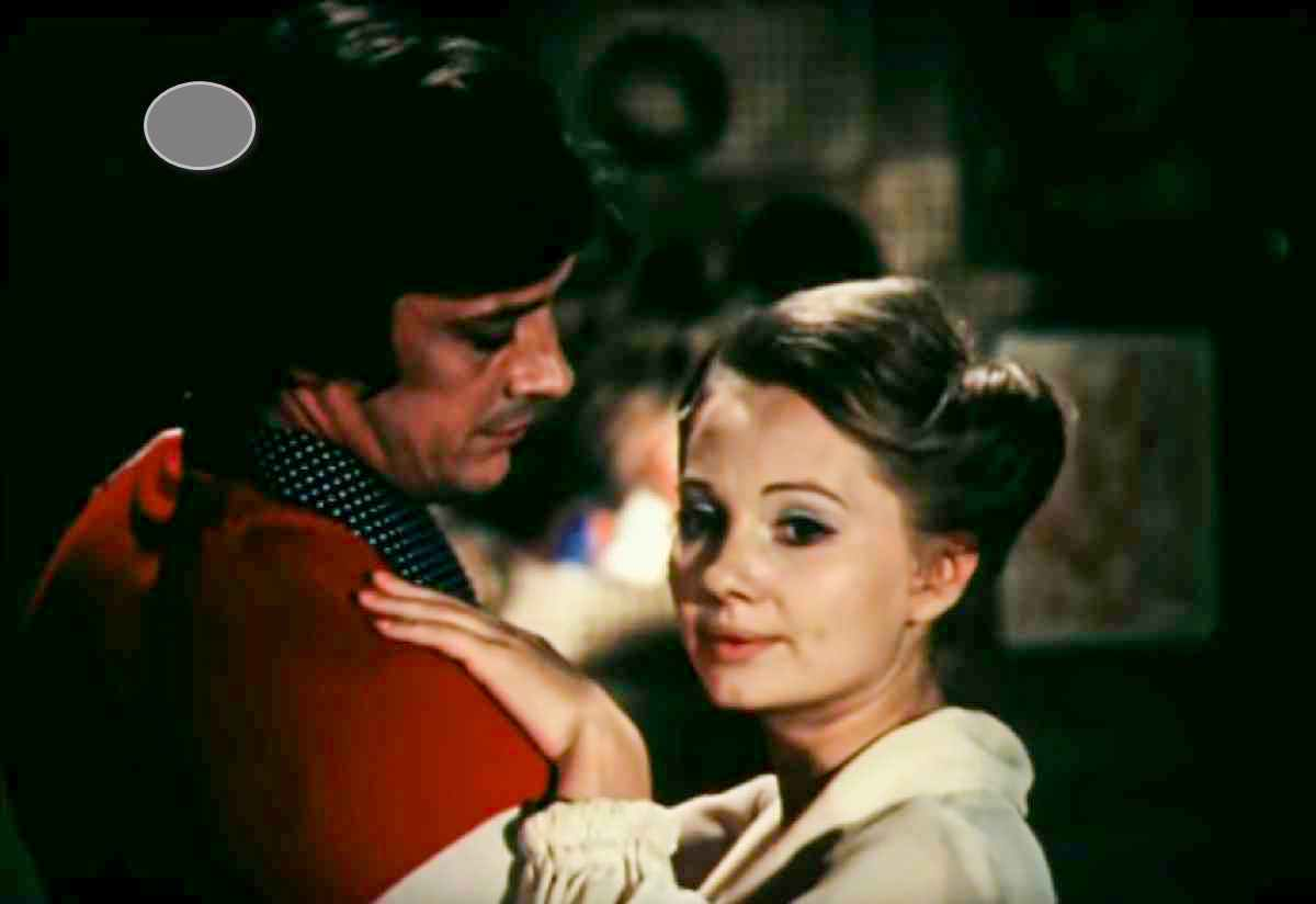 Кадр из фильма "Поздняя встреча". Виталий Ильин в роли Гжебовского и Лариса Луппиан в роли Наташи Проскуровой