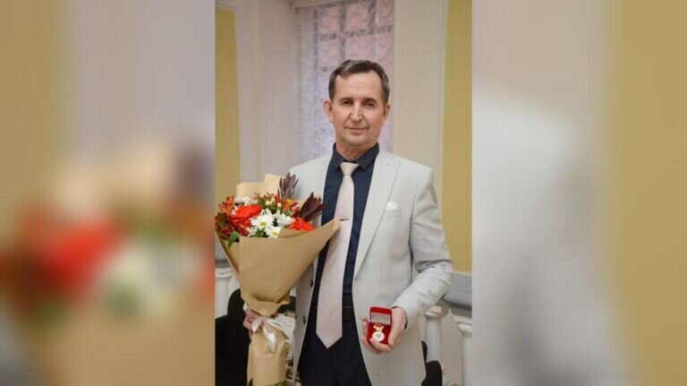    Директор муниципального хора Юрий Разгульнов получил медаль «За заслуги перед Оренбургом» Кристина Просвиркина