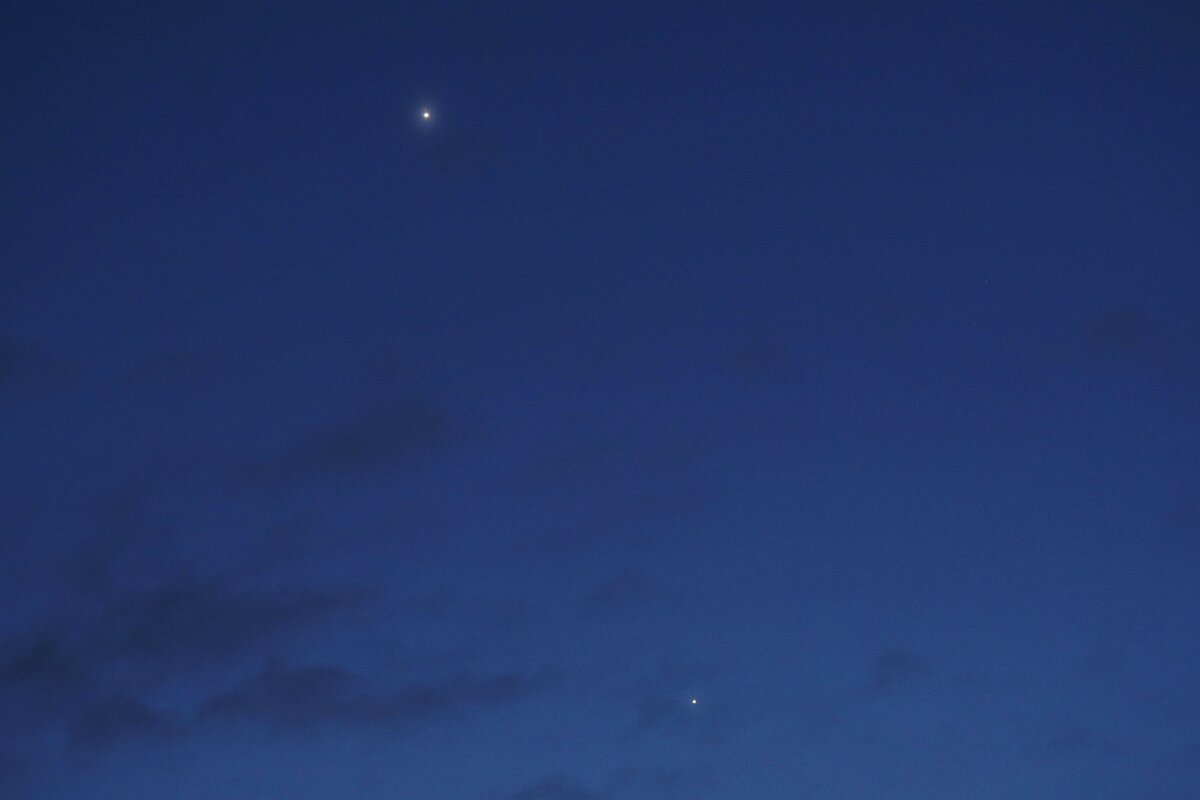 Венера и Юпитер на вечернем небе 6 марта 2023 года крупным планом, фото автора 