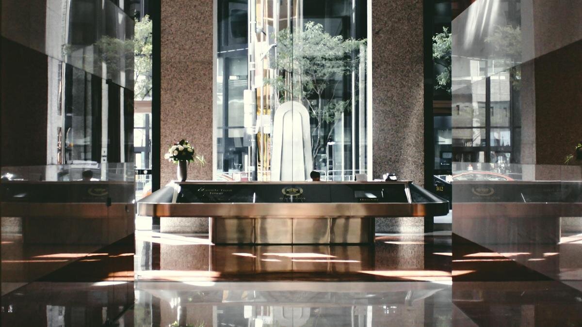    Стойка регистрации в отеле:pexels.com