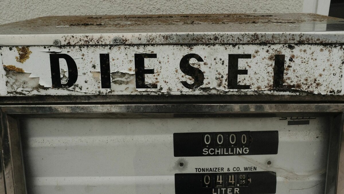     В Ставропольском крае сотрудник транспортной компании за счет работодателя оплатил крупную партию топлива, сообщили в УМВД по региону.