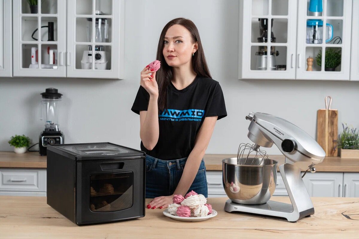 Виктория, ведущая канала RAWMID порадует Вас отличным рецептом - Яблочный Зефир