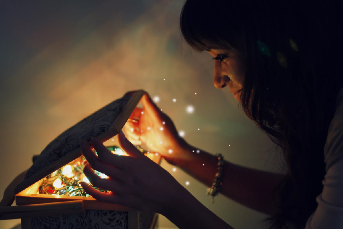 Тайно мечтать. Мечты фэнтези. Девушка на ветру. Детям о мечте. Сирил роландо художник картины.