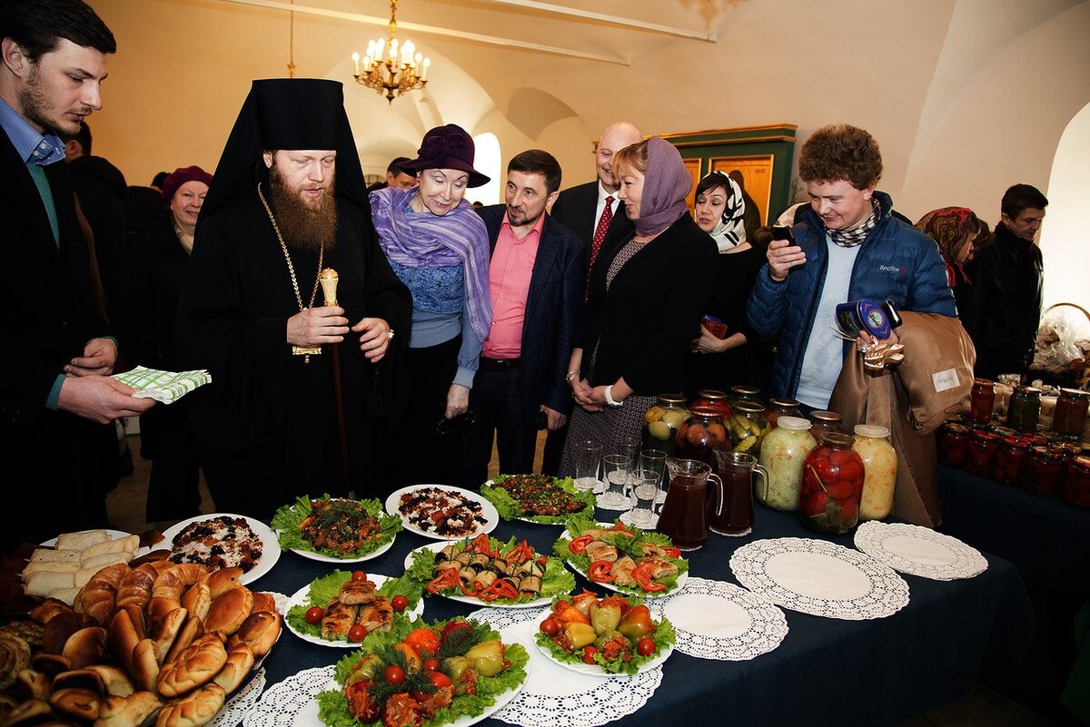 Пища монахов. Великий пост Трапеза в монастыре. Монастырская кухня в монастыре. Козлов Александр Юрьевич Монастырская Трапеза. Праздничная Трапеза в монастыре.