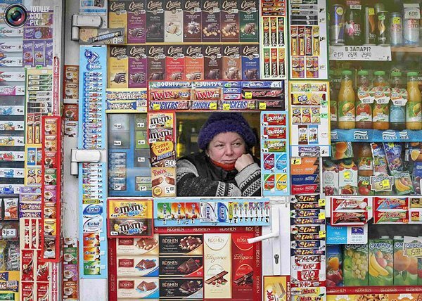 Тот самый прототип тёти из местного ларька, которая принимала у нас бутылки. Фото с просторов Интернета