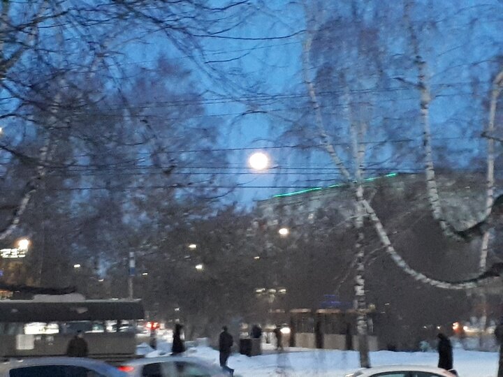     Луна в 20:00. Фото: МК в Кузбассе