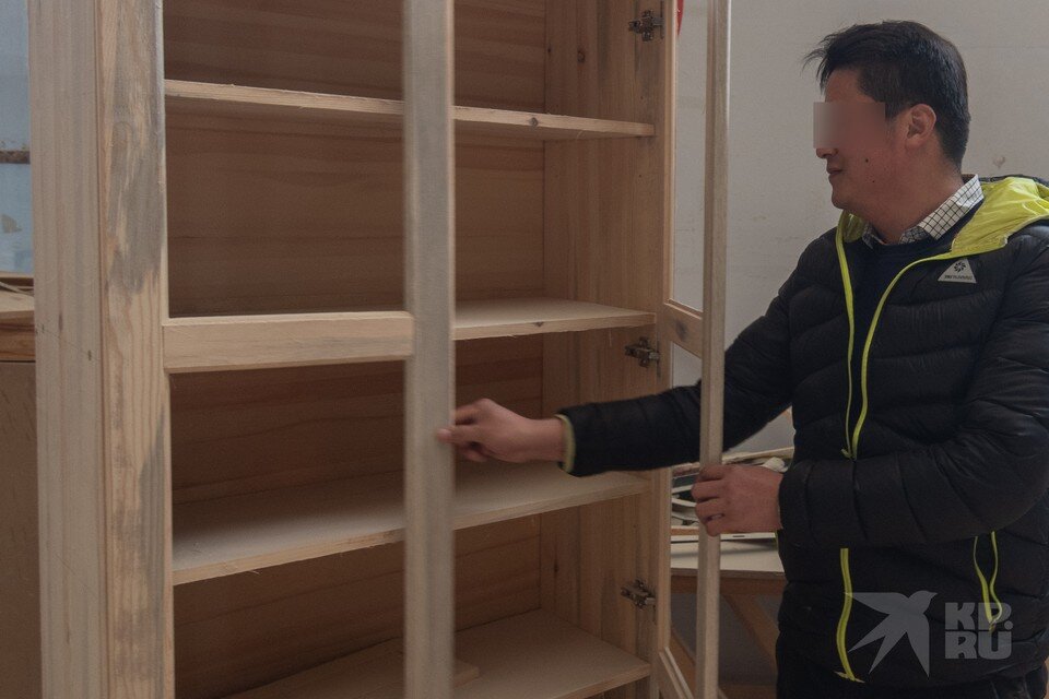     В последние годы дела у мебельной фирмы складываются неважно. Виктор ГУСЕЙНОВ