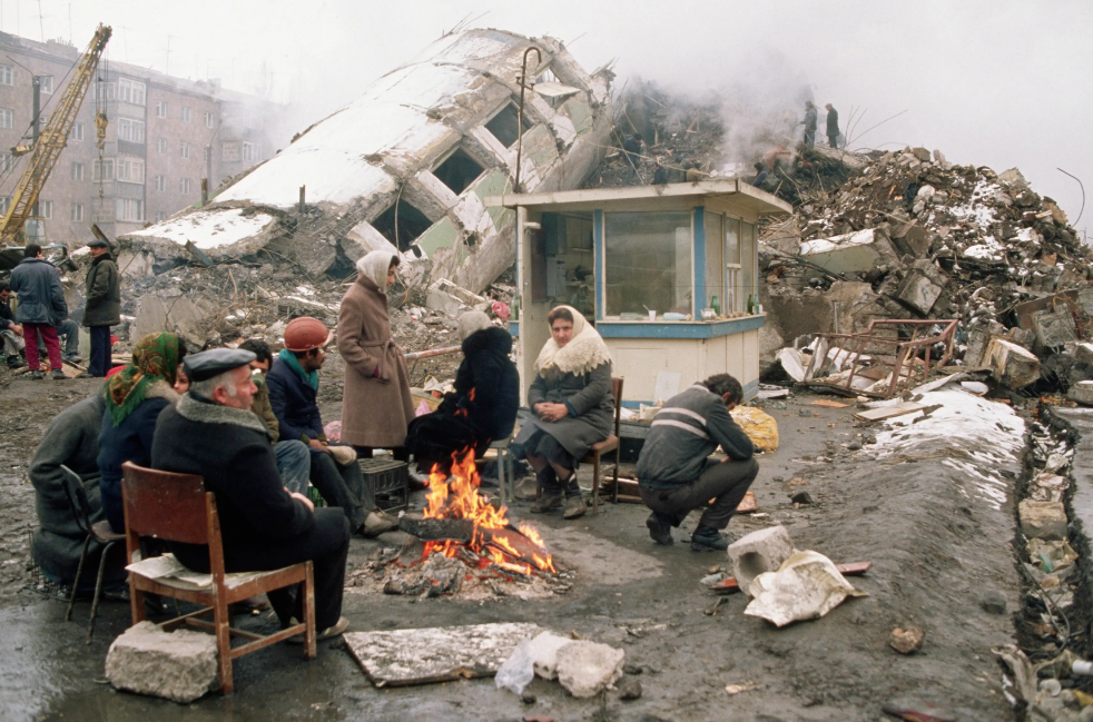 Ленинакан землетрясение сколько погибло. Спитак землетрясение 1988. Землетрясение в Спитаке в Армении 1988. Землетрясение 7 декабря 1988 Армения Ленинакан.