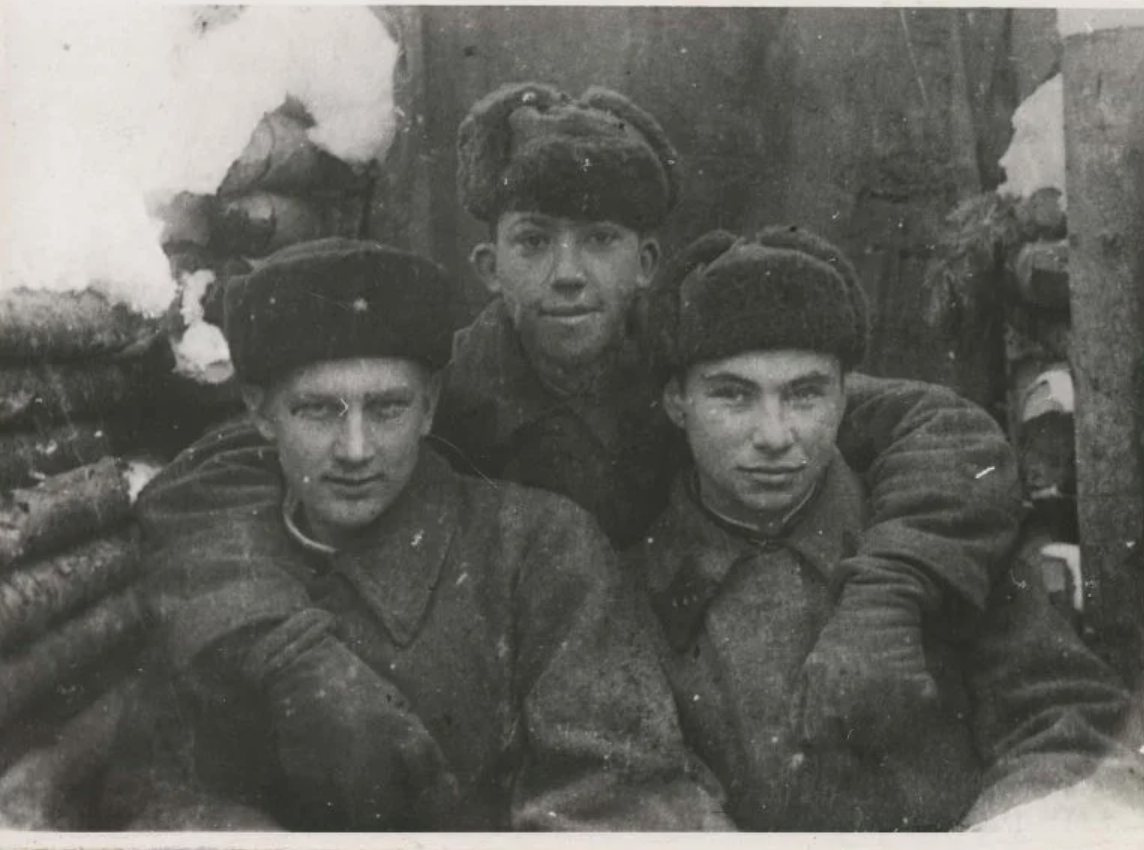 Юрий Никулин на фронте 1942 г.