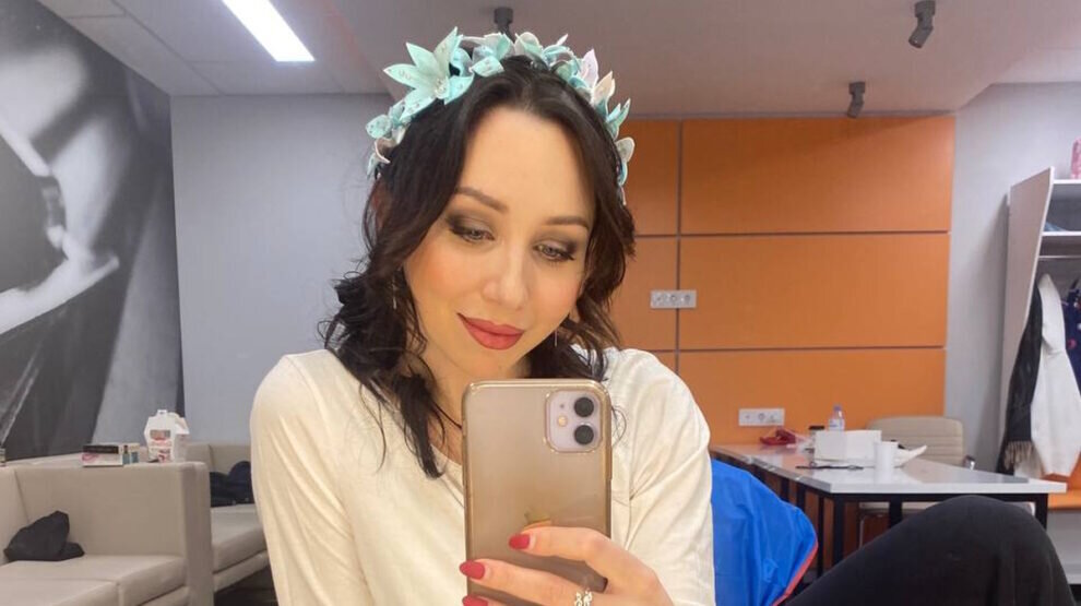    Елизавета Туктамышева во время ледового шоу в Санкт-Петербурге успела поздравить тренера. Фото: телеграм-канал фигуристки Елизаветы Туктамышевой