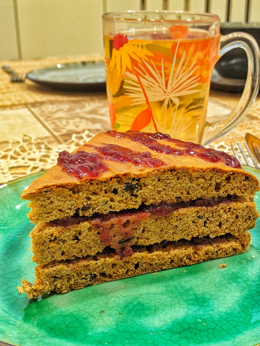 Пирог с брусничным соусом, зеленый чай "Маленький принц" 🤭