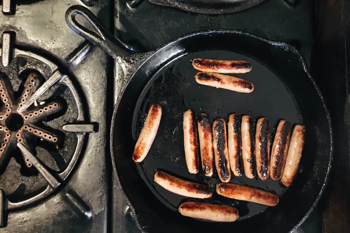     Не пойдут на пользу: какие блюда не стоит готовить в чугунной сковороде и почему